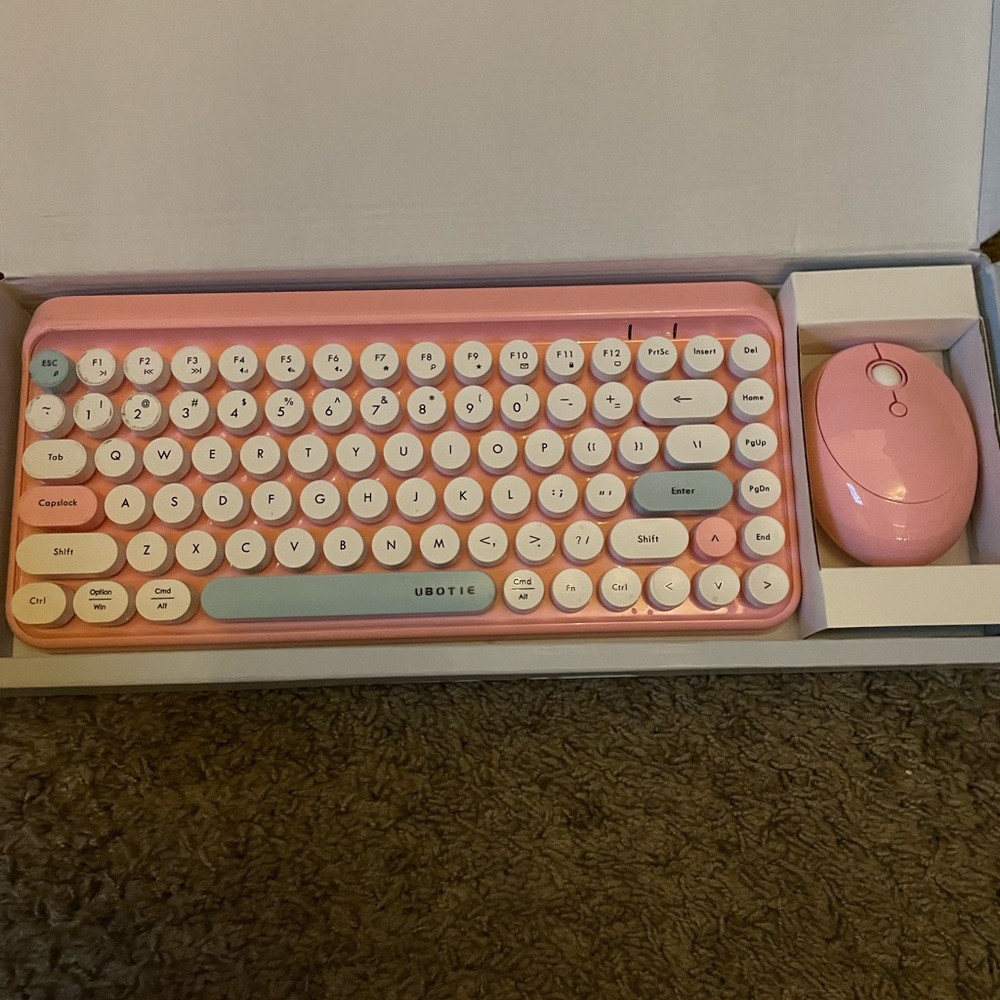 Pink Ubotie keyboard with wireless mouse